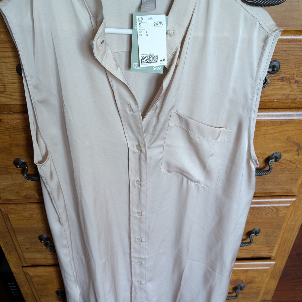 H&M Women's Light Beige Sleeveless Button Down Shirt